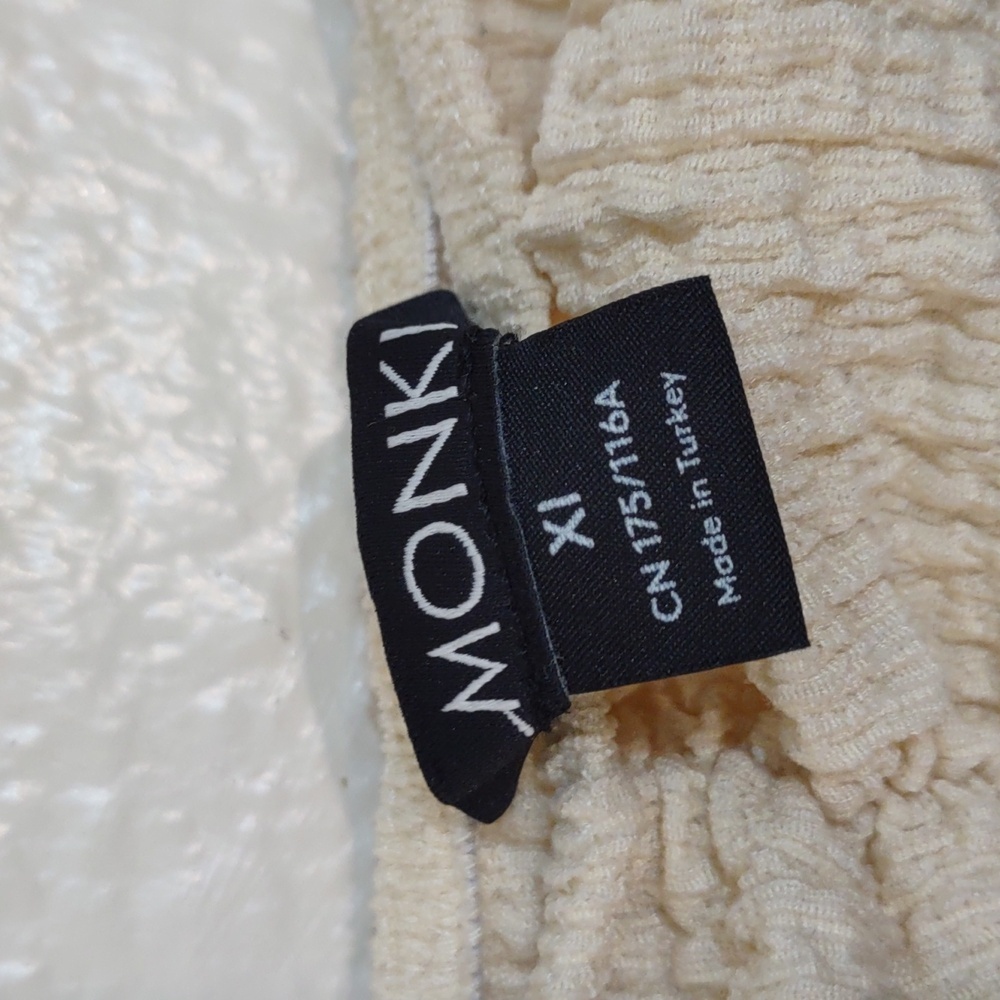 SLIGHTLY USED MONKI SOFT OFF SHOULDER SIZE XL SOFT YELLOW - Picture 2 of 7